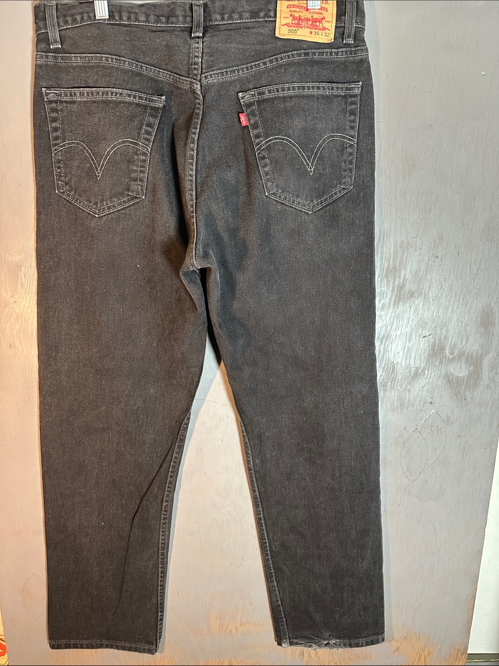 Levi's Men's Dark Charcoal Relaxed Jeans - Picture 4 of 7